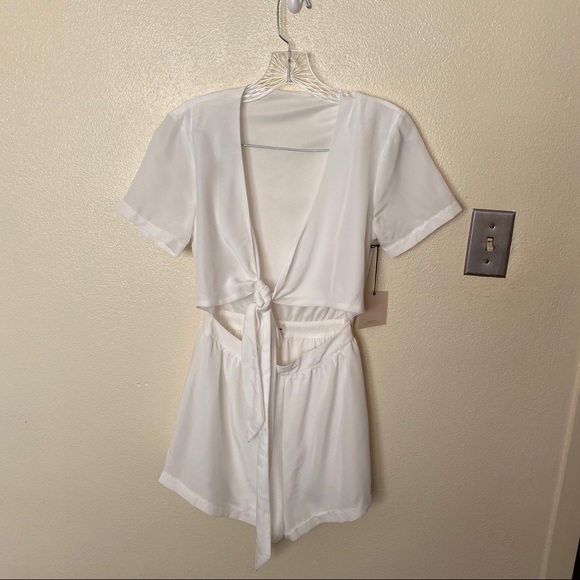 NWT Superdown• Revolve Joya Tie Front Romper - Picture 2 of 6